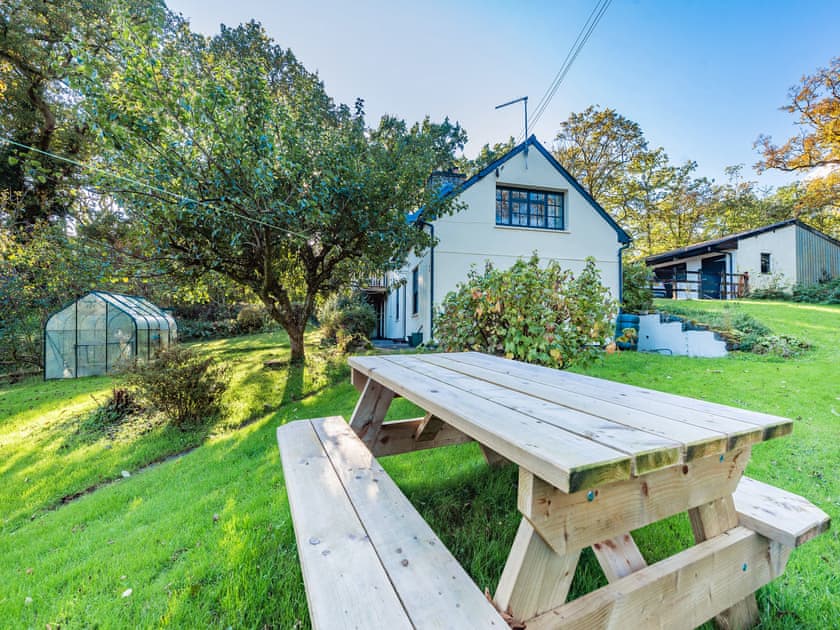 Garden | Plas Bach Cottage, Llandeilo