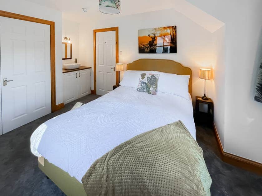 Double bedroom | Fin Glen, Killin