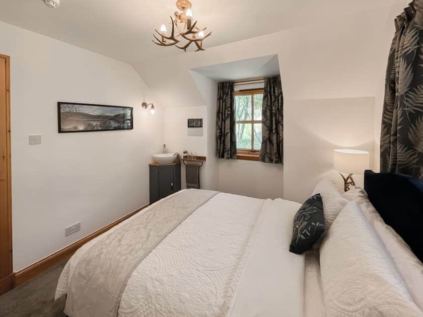 Double bedroom | Fin Glen, Killin