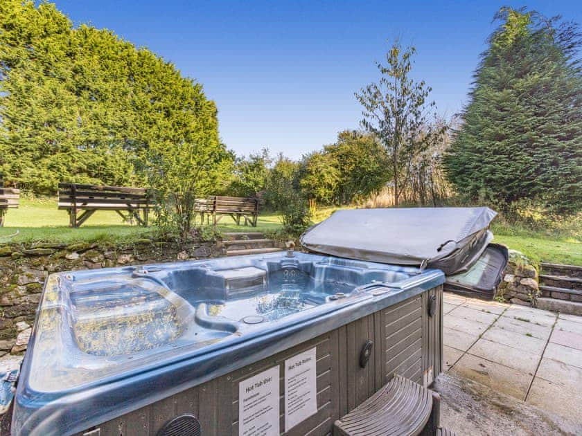 Hot tub | Sherrill Farmhouse - Sherrill Farm Holiday Cottages, Dunterton, near Tavistock