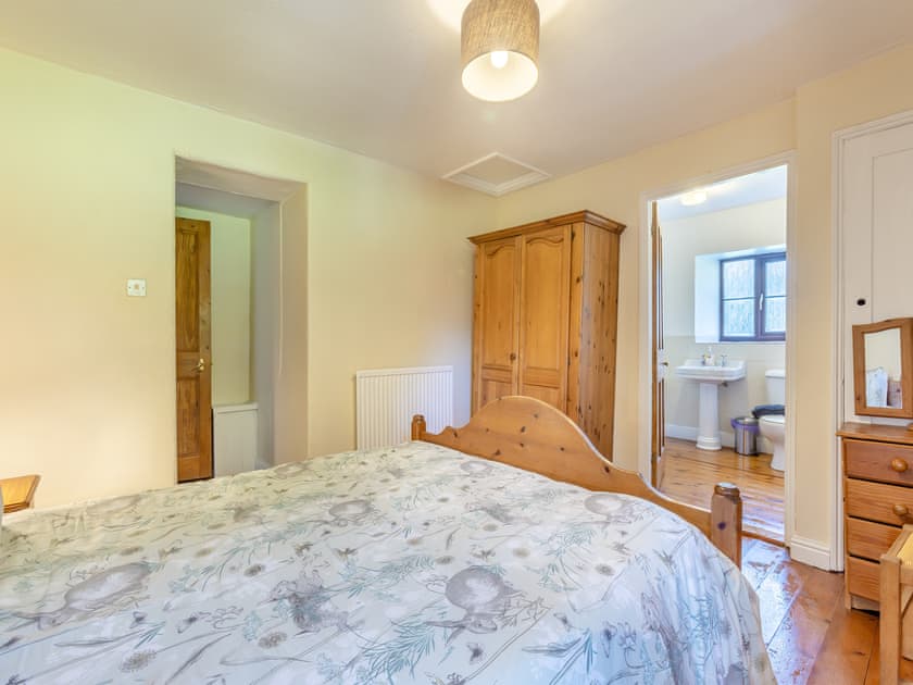 Double bedroom | Sherrill Farmhouse - Sherrill Farm Holiday Cottages, Dunterton, near Tavistock