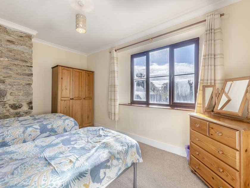 Twin bedroom | Sherrill Farmhouse - Sherrill Farm Holiday Cottages, Dunterton, near Tavistock