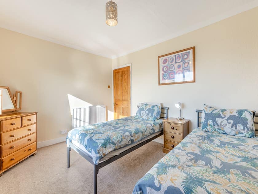 Twin bedroom | Sherrill Farmhouse - Sherrill Farm Holiday Cottages, Dunterton, near Tavistock