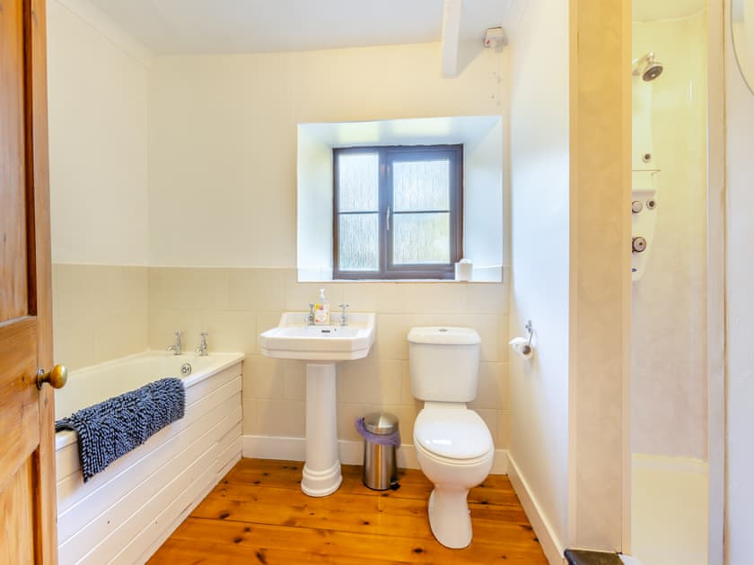 Bathroom | Sherrill Farmhouse - Sherrill Farm Holiday Cottages, Dunterton, near Tavistock