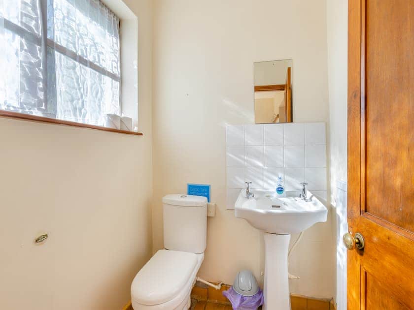 Bathroom | Sherrill Farmhouse - Sherrill Farm Holiday Cottages, Dunterton, near Tavistock