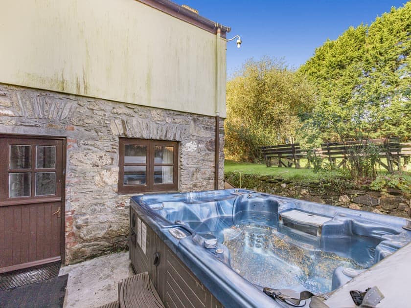 Hot tub | Sherrill Farmhouse - Sherrill Farm Holiday Cottages, Dunterton, near Tavistock