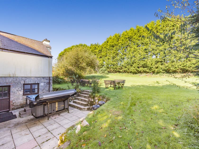 Sitting-out-area | Sherrill Farmhouse - Sherrill Farm Holiday Cottages, Dunterton, near Tavistock