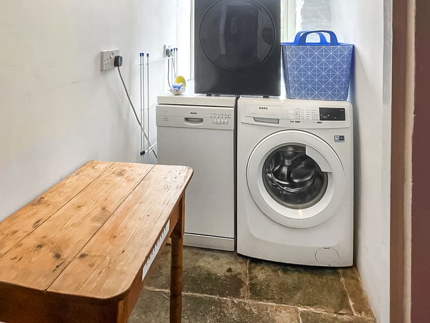 Utility room | Downhouse Cottage - Downhouse Cottages, Trebarwith, near Delabole