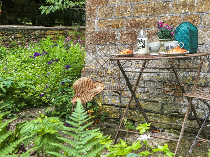 Outdoor eating area | Manor Farm Lodge, Crewkerne