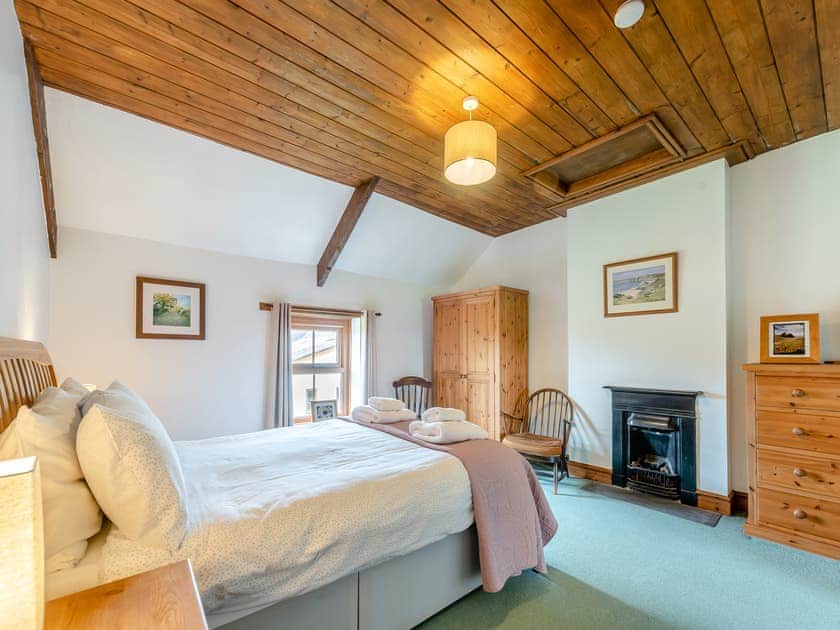 Double bedroom | Rose Cottage - Jones’ Cottages, Gower