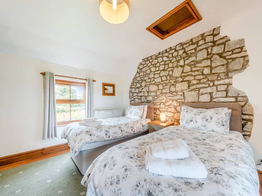 Twin bedroom | Rose Cottage - Jones’ Cottages, Gower