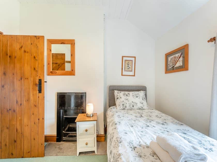 Bedroom | Rose Cottage - Jones’ Cottages, Gower