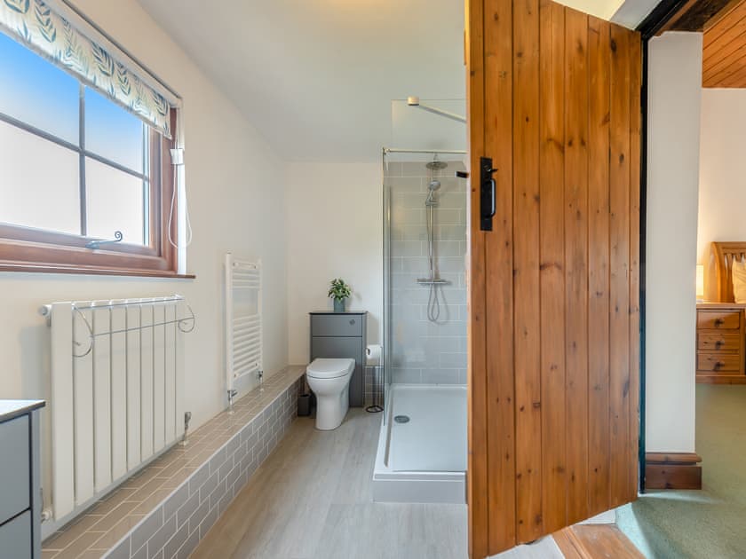 Bathroom | Rose Cottage - Jones’ Cottages, Gower