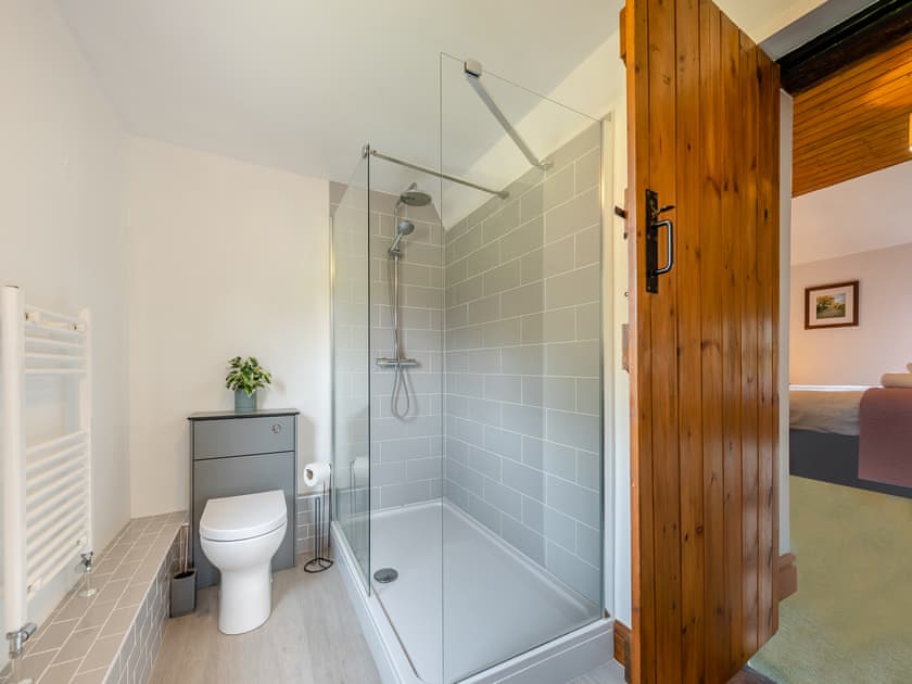 Bathroom | Rose Cottage - Jones’ Cottages, Gower