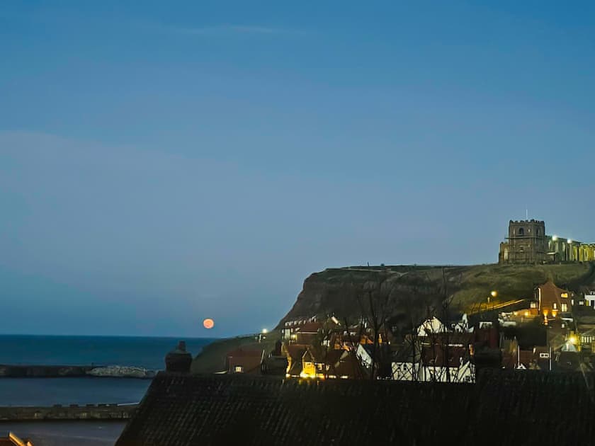 Surrounding area | Balcony Cottage, Whitby