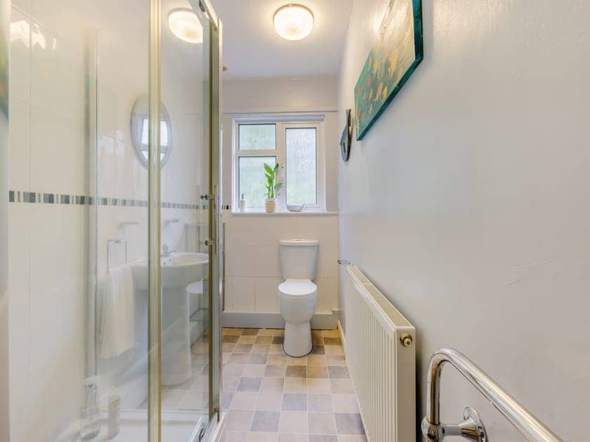 Bathroom | Pine Cottage - Golden Park, Hartland