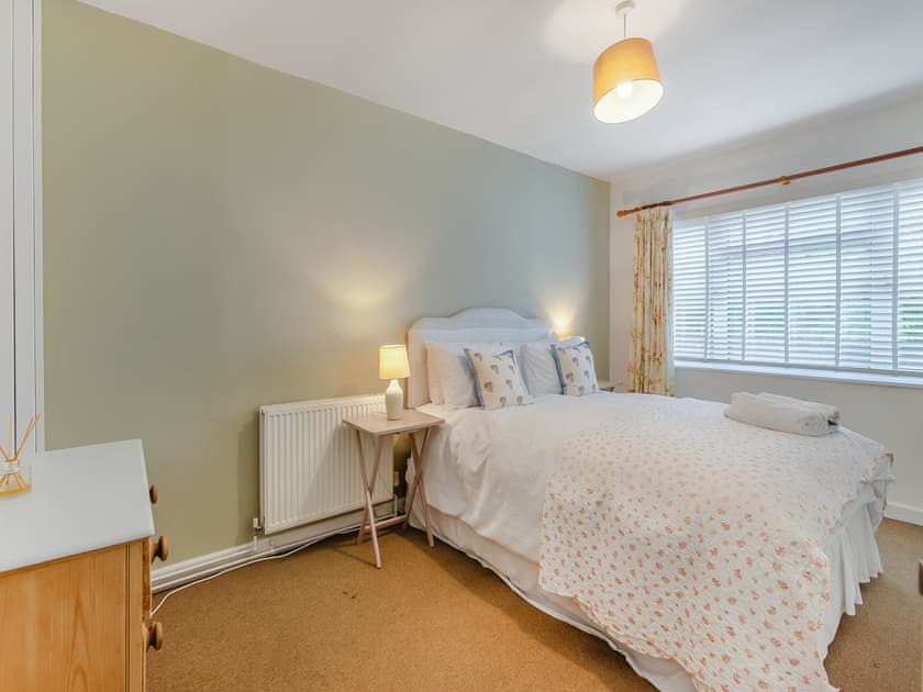 Double bedroom | Spruce Cottage - Golden Park, Hartland
