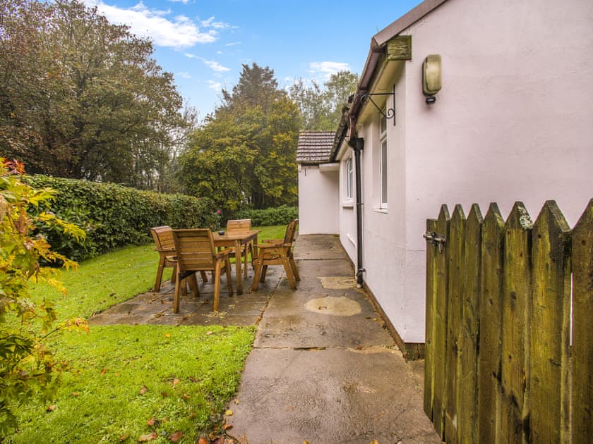 Outdoor | Spruce Cottage - Golden Park, Hartland
