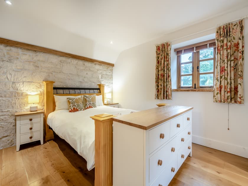 Double bedroom | New Inn Farmhouse - The New Inn Farm, Marnhull, near Shaftesbury