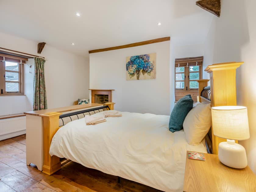 Double bedroom | New Inn Farmhouse - The New Inn Farm, Marnhull, near Shaftesbury
