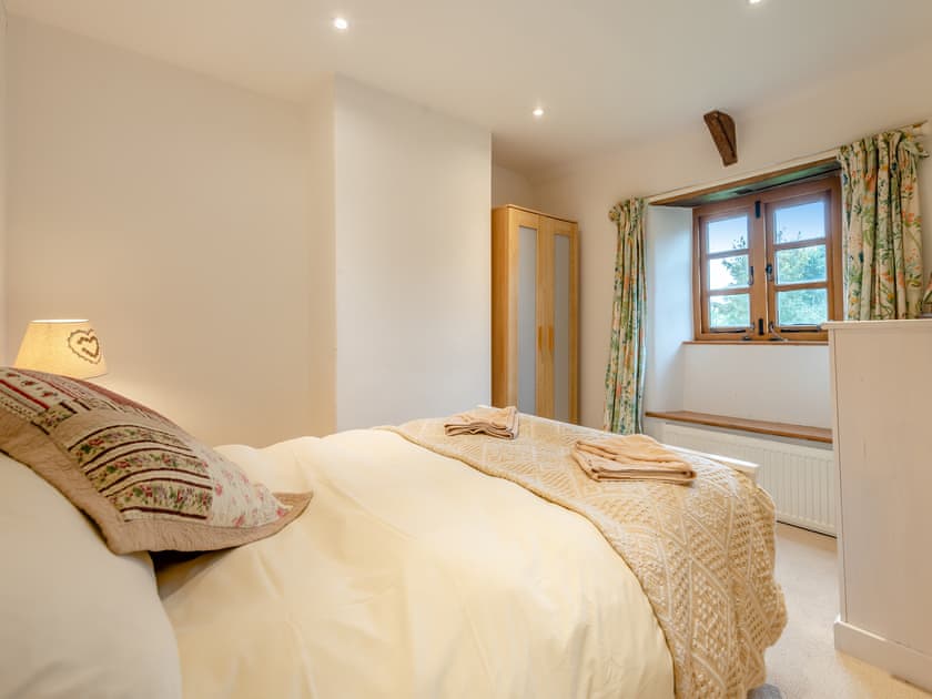 Double bedroom | New Inn Farmhouse - The New Inn Farm, Marnhull, near Shaftesbury