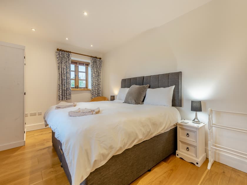 Twin bedroom | New Inn Farmhouse - The New Inn Farm, Marnhull, near Shaftesbury