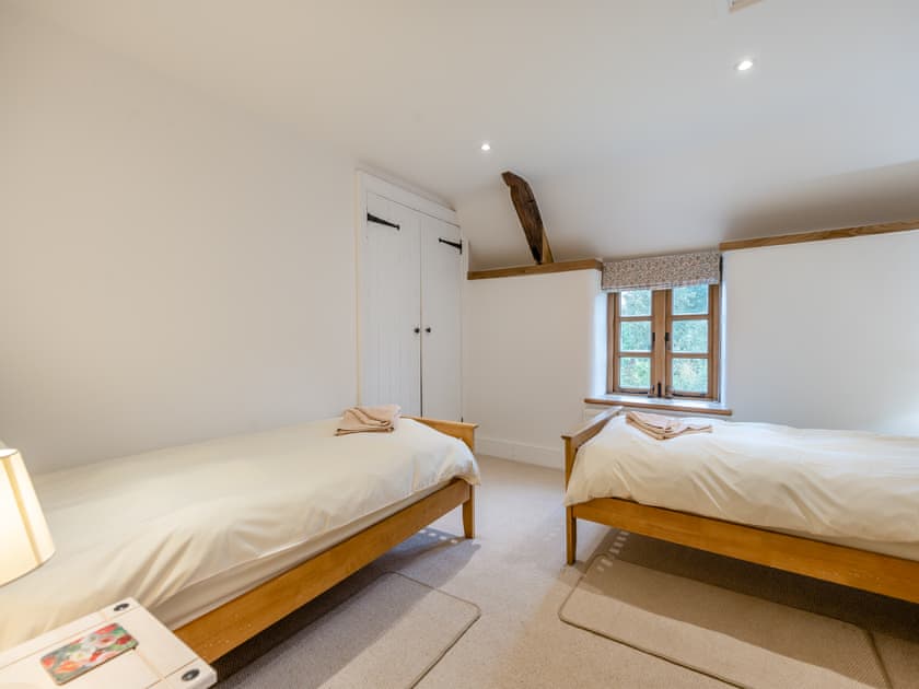 Twin bedroom | New Inn Farmhouse - The New Inn Farm, Marnhull, near Shaftesbury