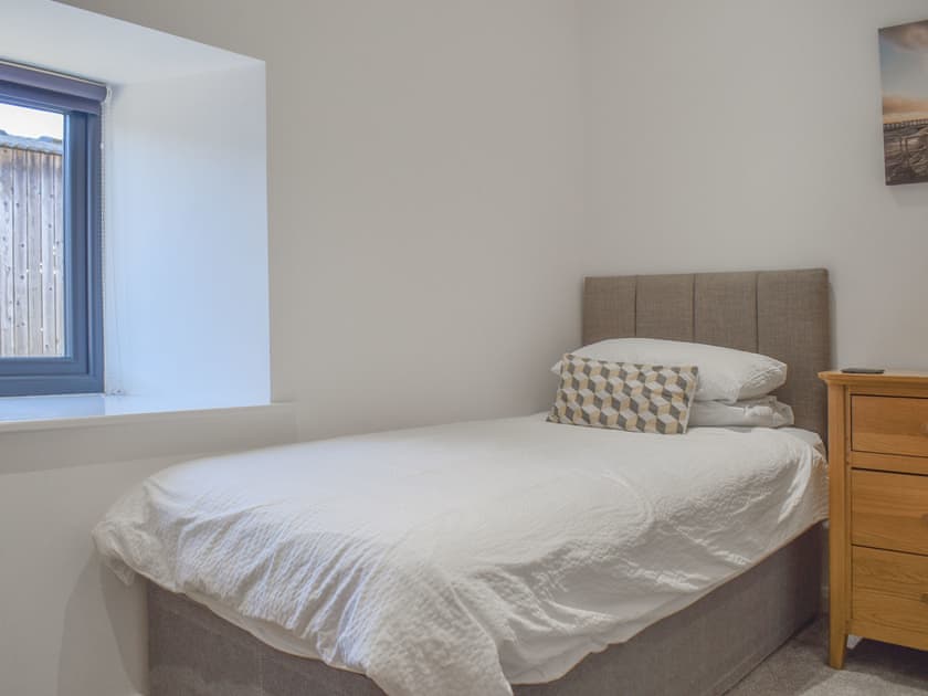 Twin bedroom | Elm Cottage - The Granary Cottages, Whitby