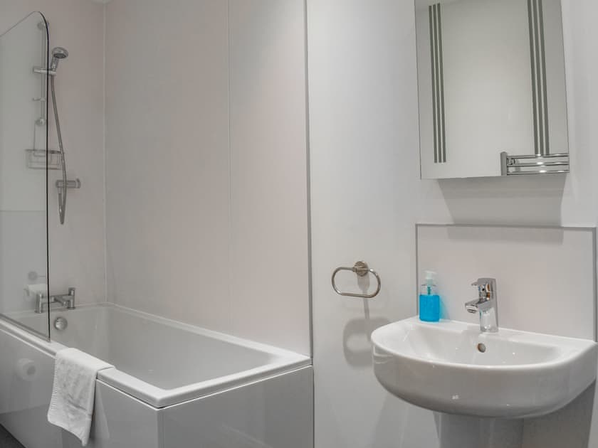 Bathroom | Elm Cottage - The Granary Cottages, Whitby