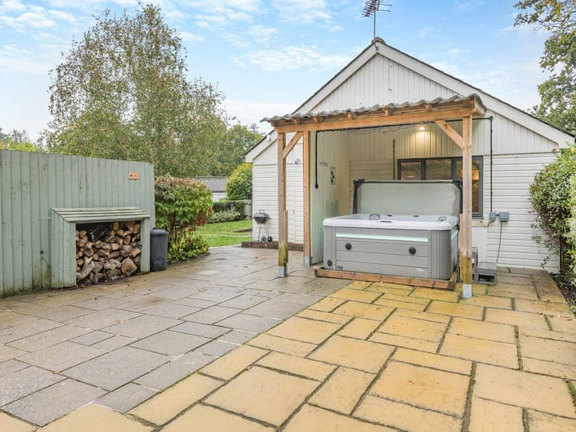 Jacuzzi | Acorn Cottage - Little Dunley Cottages, Bovey Tracey