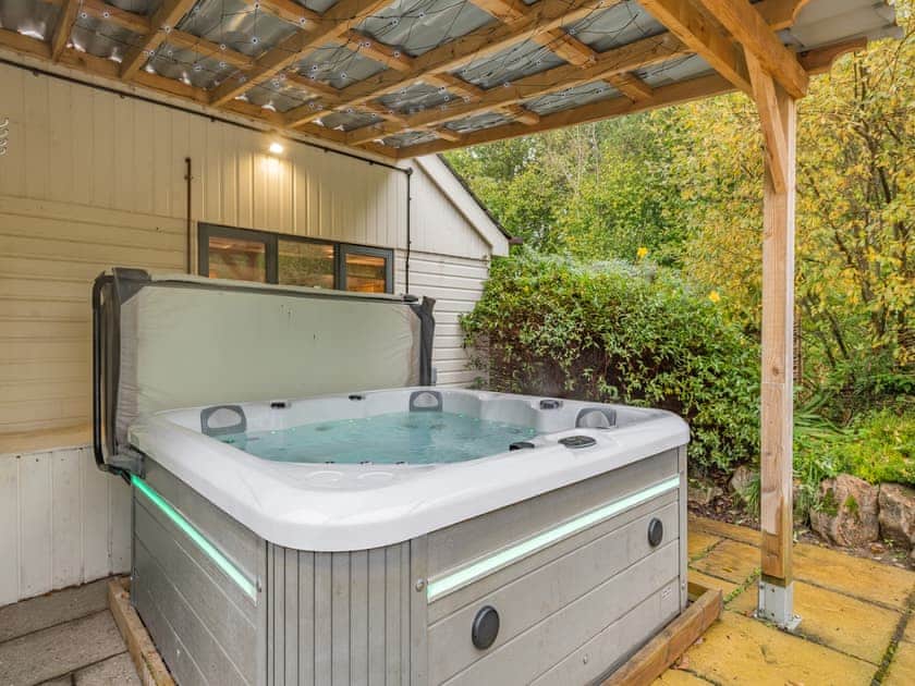 Jacuzzi | Acorn Cottage - Little Dunley Cottages, Bovey Tracey