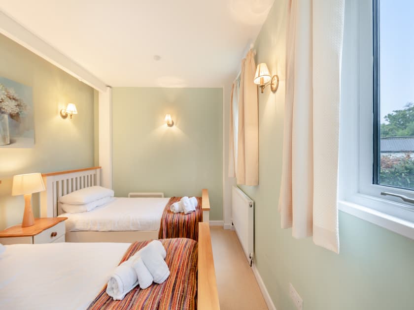 Twin bedroom | Acorn Cottage - Little Dunley Cottages, Bovey Tracey