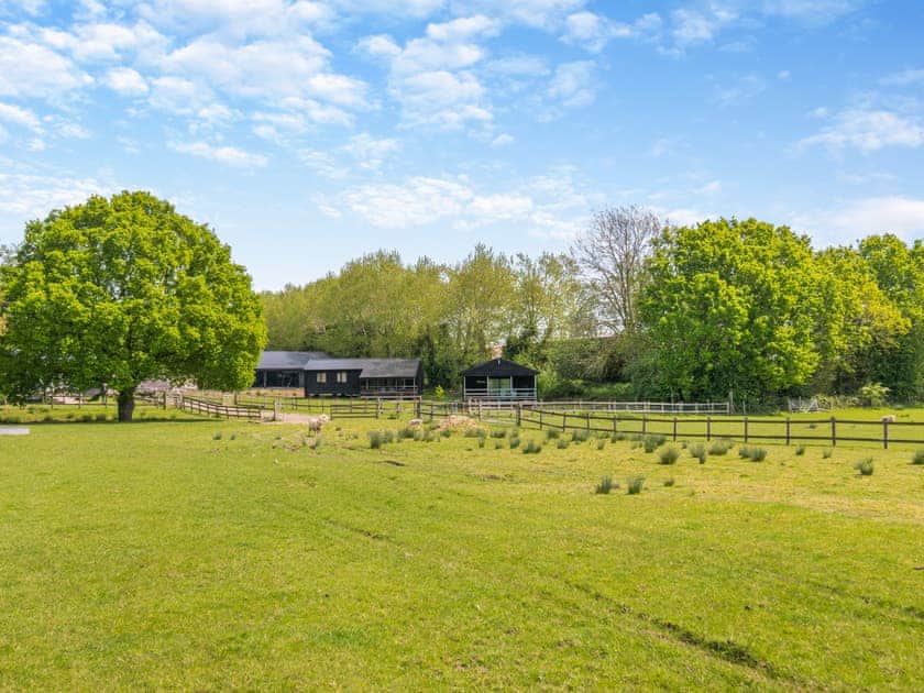 Setting | Cedar Lodge - Broad View Farm, Blacknest, near Alton