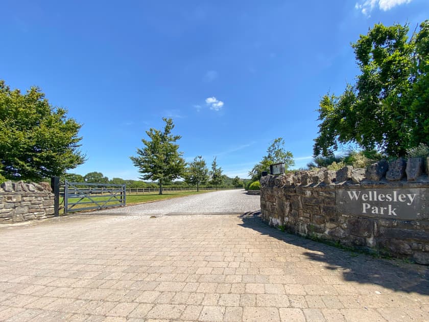 Driveway | Springfields, Dulcote, Wells