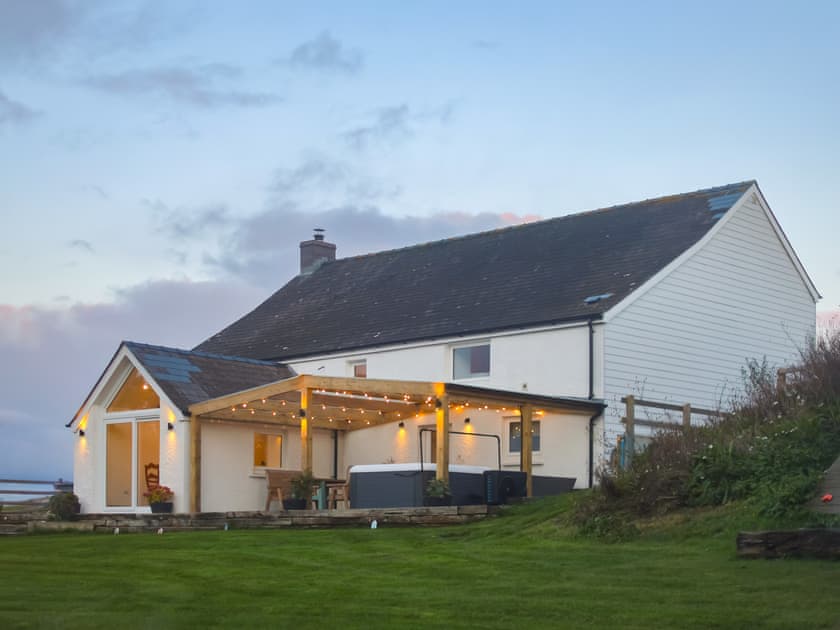 Exterior | Park Clement, Bwlch y Groes