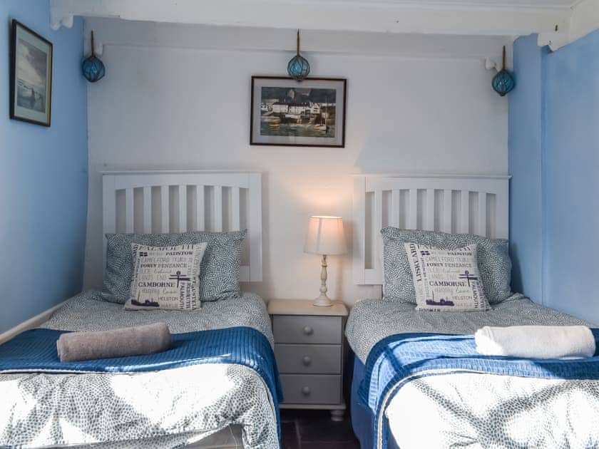 Twin bedroom | Harbour Studio, Polperro