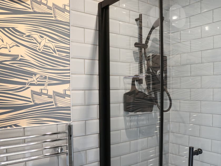 Bathroom | The White Anchor - White Cottages, Newborough 