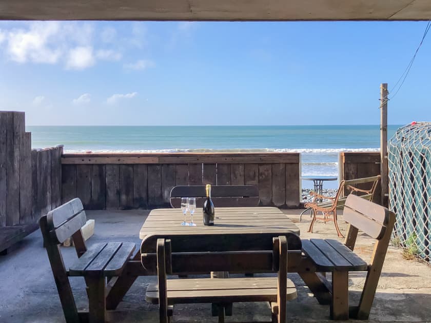 Sitting-out-area | Ystwyth House, Borth, near Aberystwyth
