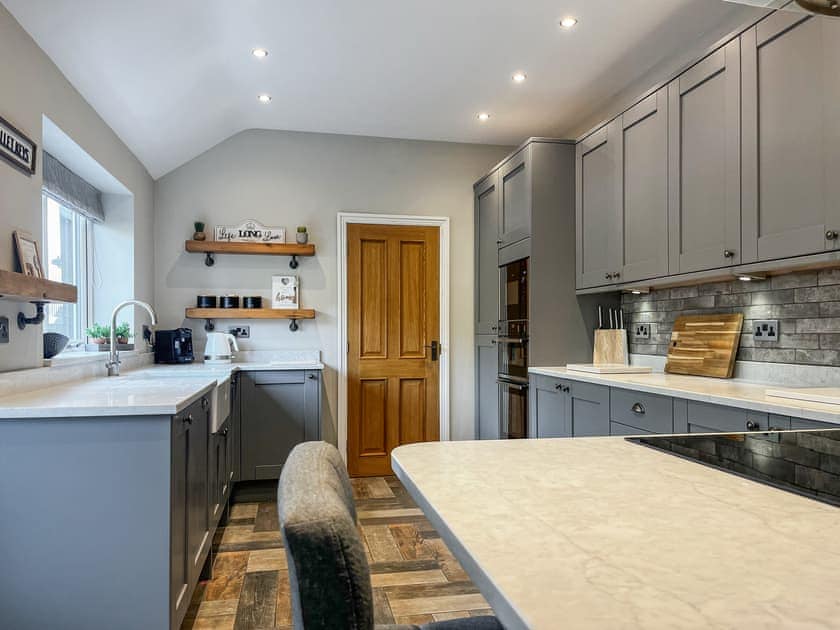 Kitchen | Cracken Cottage - The Green, Chinley