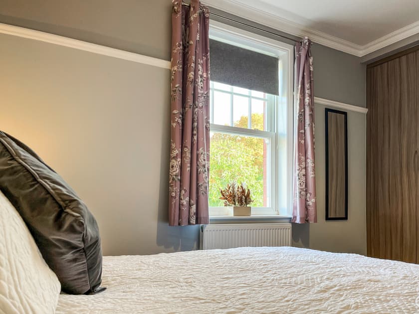 Double bedroom | Cracken Cottage - The Green, Chinley