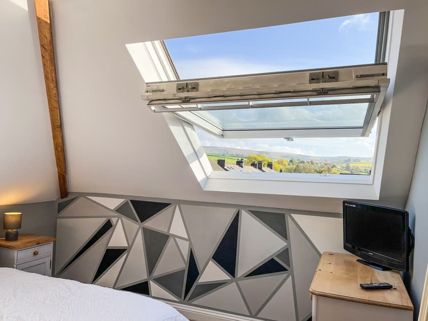 Double bedroom | Cracken Cottage - The Green, Chinley