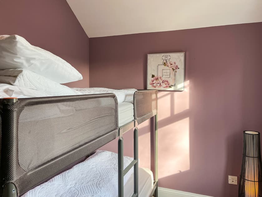 Bunk bedroom | Cracken Cottage - The Green, Chinley