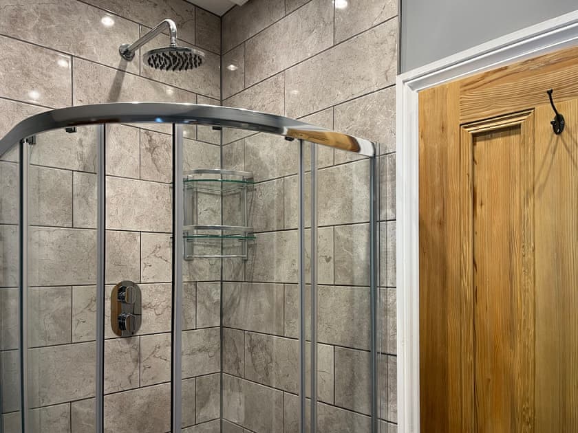 Bathroom | Cracken Cottage - The Green, Chinley
