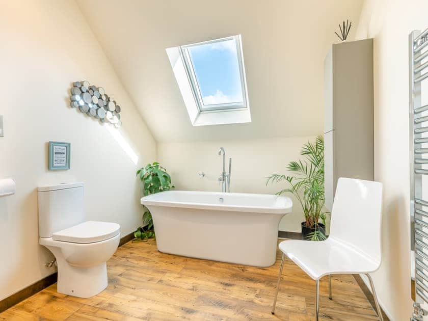 Bathroom | The Old Dairy - Bedborough Farm Cottages, Wimborne
