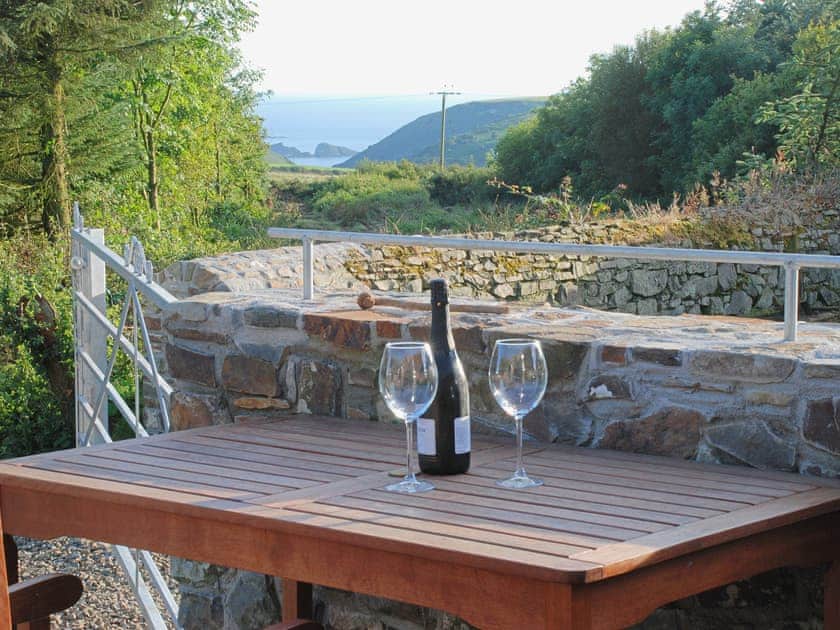 Sitting-out-area | The Cart House - Golden Park, Hartland
