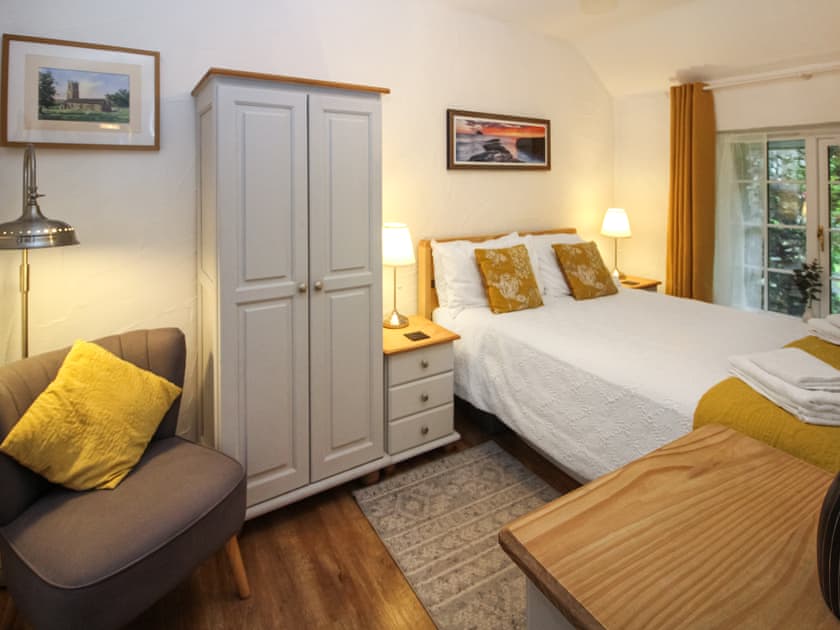 Double bedroom | Almond Tree Cottage, Camelford