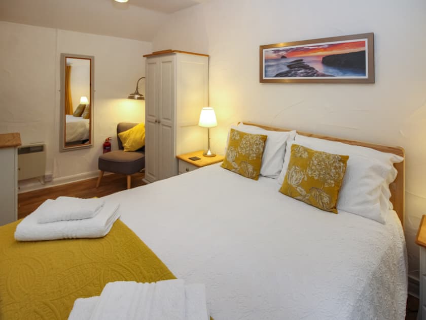 Double bedroom | Almond Tree Cottage, Camelford