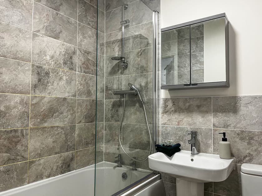 Bathroom | Oakmere Apartment, Chinley