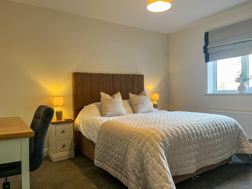Double bedroom | Oakmere Apartment, Chinley