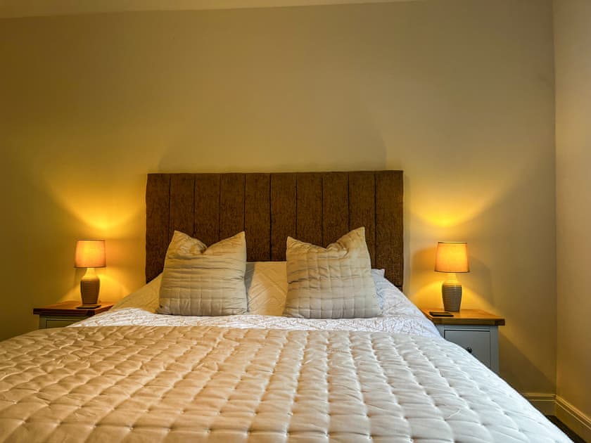 Double bedroom | Oakmere Apartment, Chinley